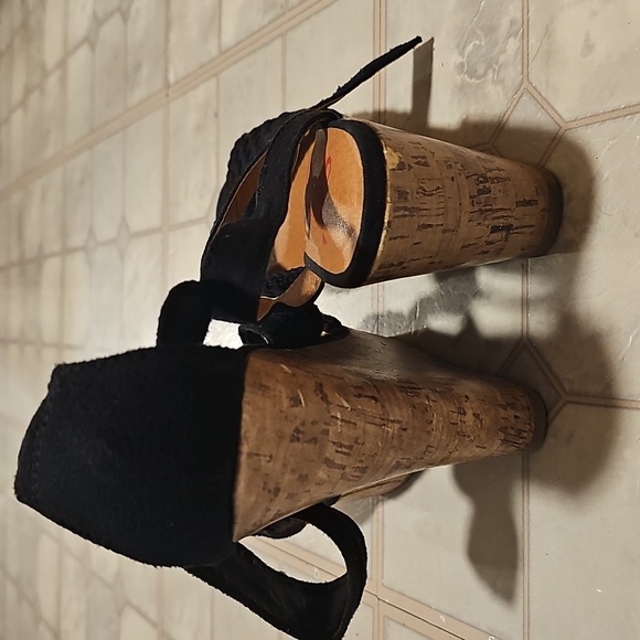 Black Wedge Heel - Picture 5 of 5